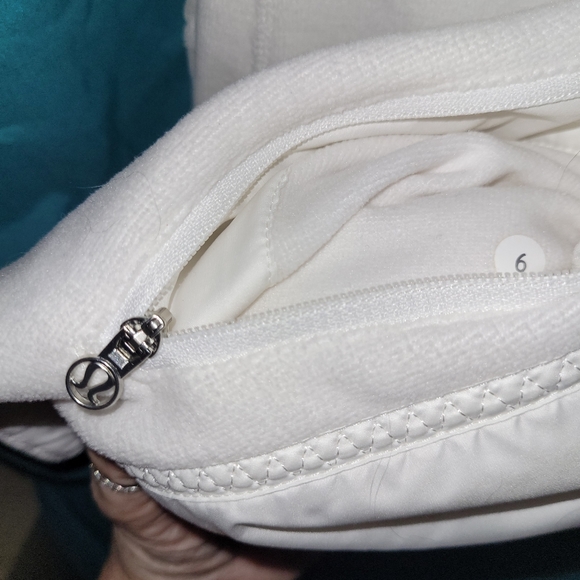 LULULEMON beautiful and form fitting jacket! - Picture 4 of 6